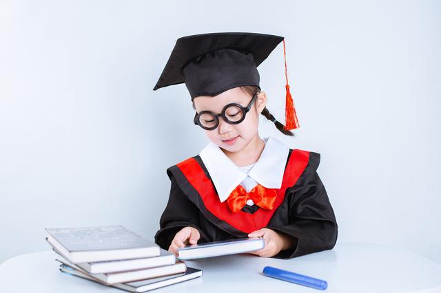 美国加州大学圣地亚哥分校本科学费一年是多少钱？