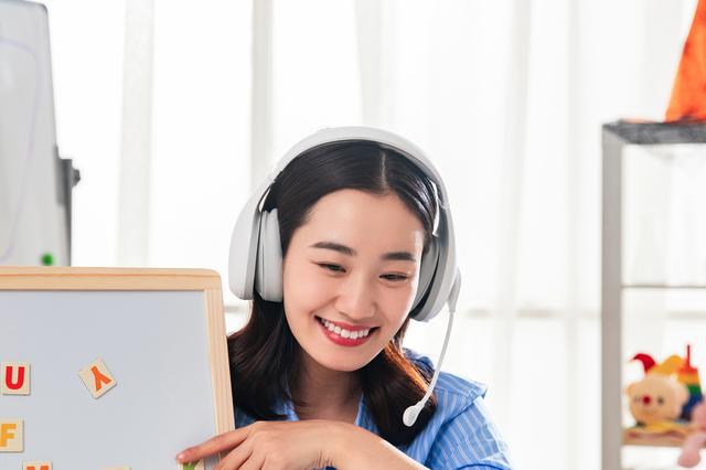荷兰格罗宁根大学本科学费一年大概多少人民币？